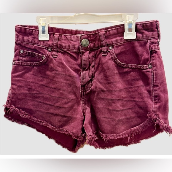 Free People Cut Off Short Harlo Denim Maroon Purple Distressed Sz 25 Baddy core - Picture 2 of 11